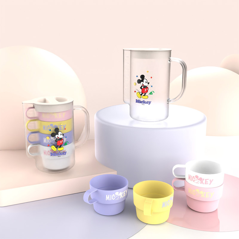 Jarra de agua Miniso Disney 100 Celebration Collection con 4 tazas (1000 ml)